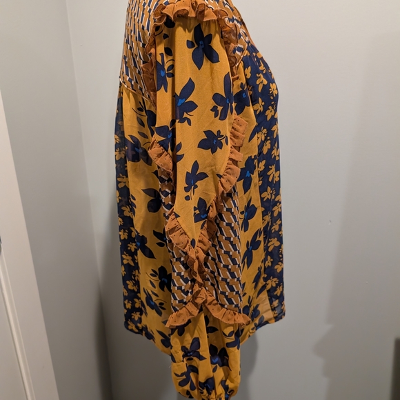 Cabi Geometric Pattern Top - Picture 5 of 10